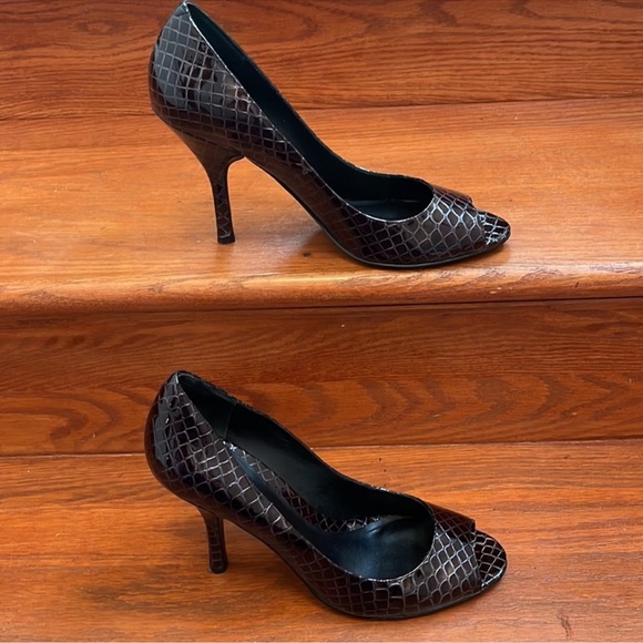 Enzo Angiolini Eamaylie Black Texture Peep Toe Heels - Picture 2 of 15